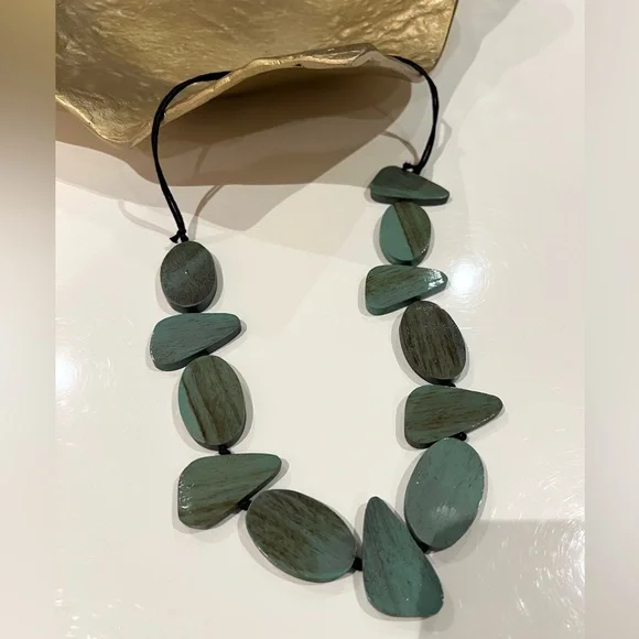 Modern chic statement necklace - Picture 3 of 4